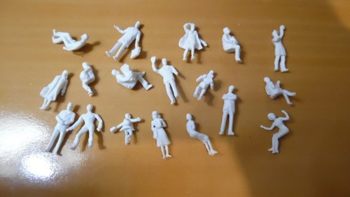 Lot personnages à - de,
